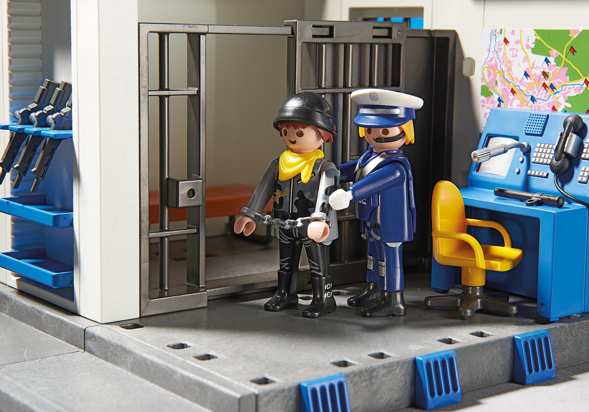 https://media.playmobil.com/i/playmobil/5607_product_extra1