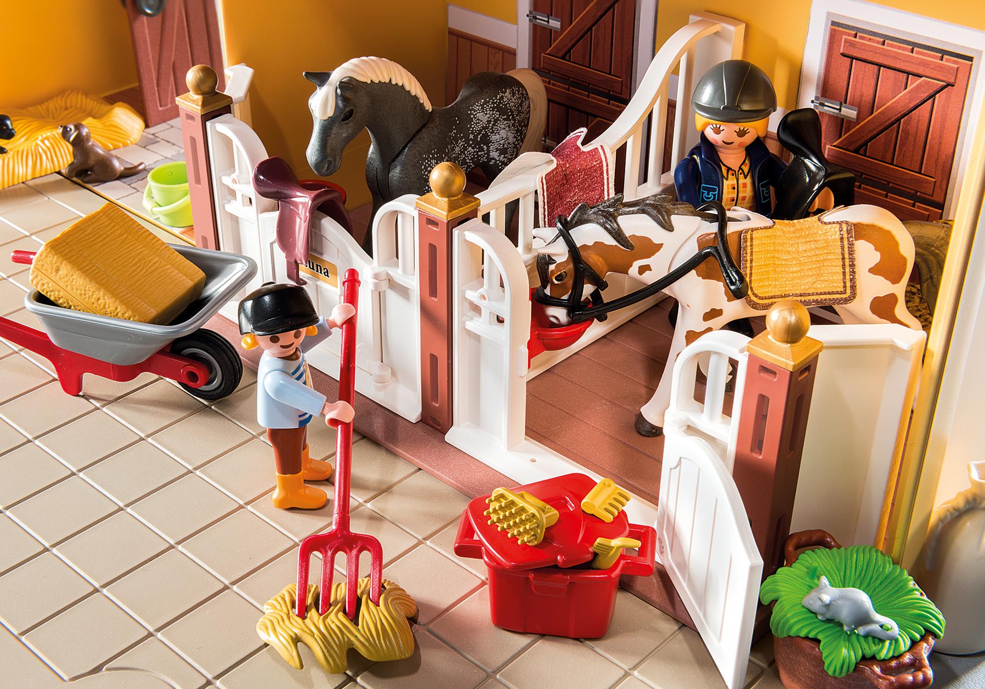 playmobil take along horse stable