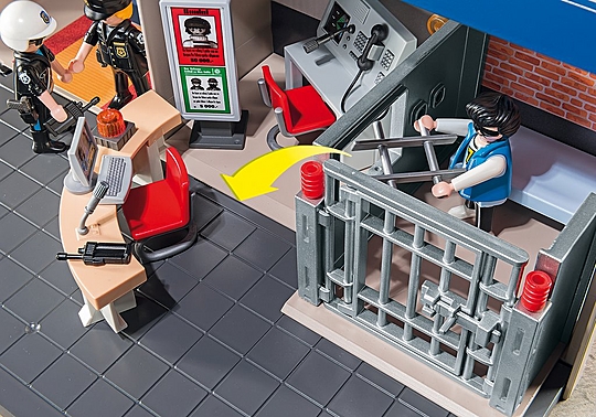 Playmobil take online along police station