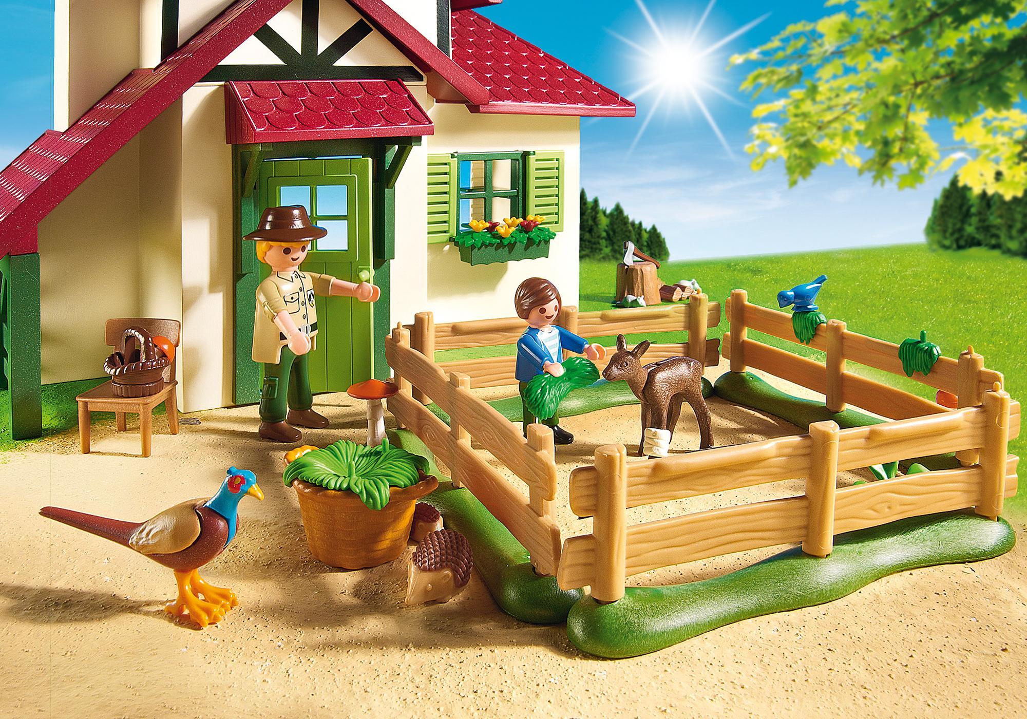 https://media.playmobil.com/i/playmobil/6811_product_extra2