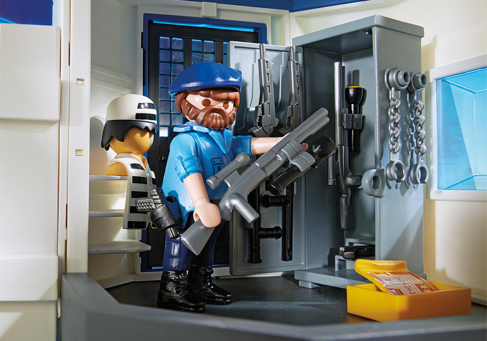 https://media.playmobil.com/i/playmobil/6872_product_extra5