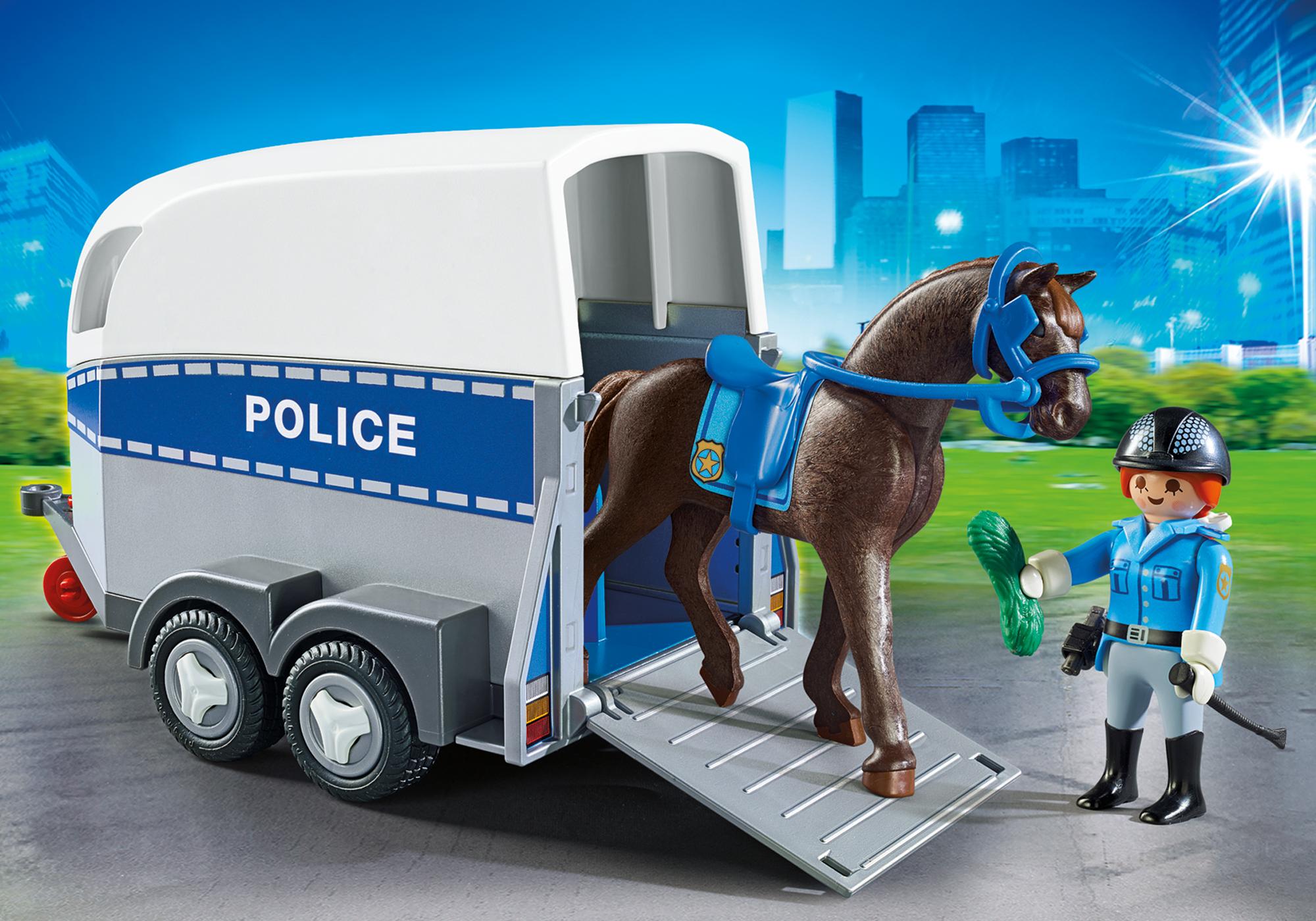 6922 Pol&iacute;cia com cavalo e atrelado