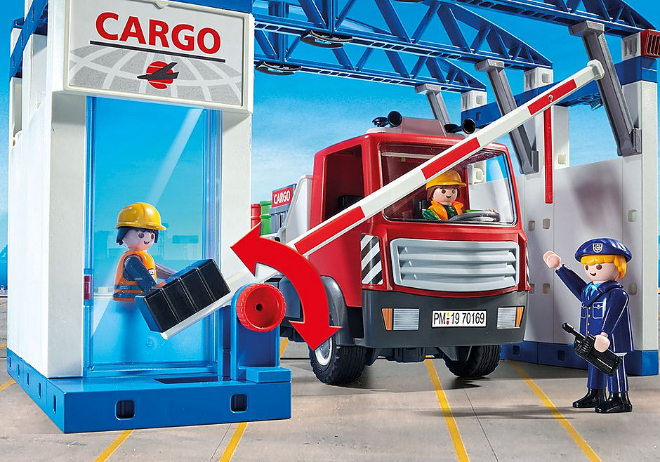 70169 Cargo hall with transport vehicles detail image 5