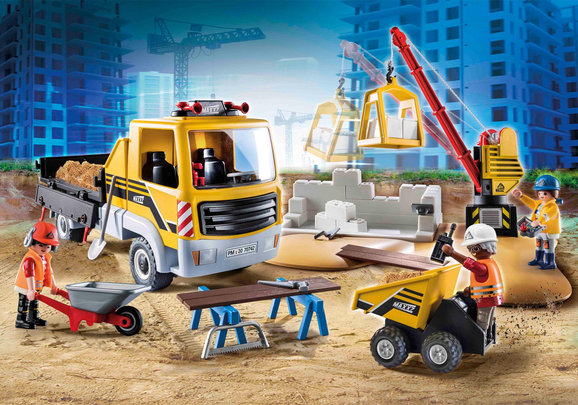 70742 Site de travaux avec camion et ouvriers