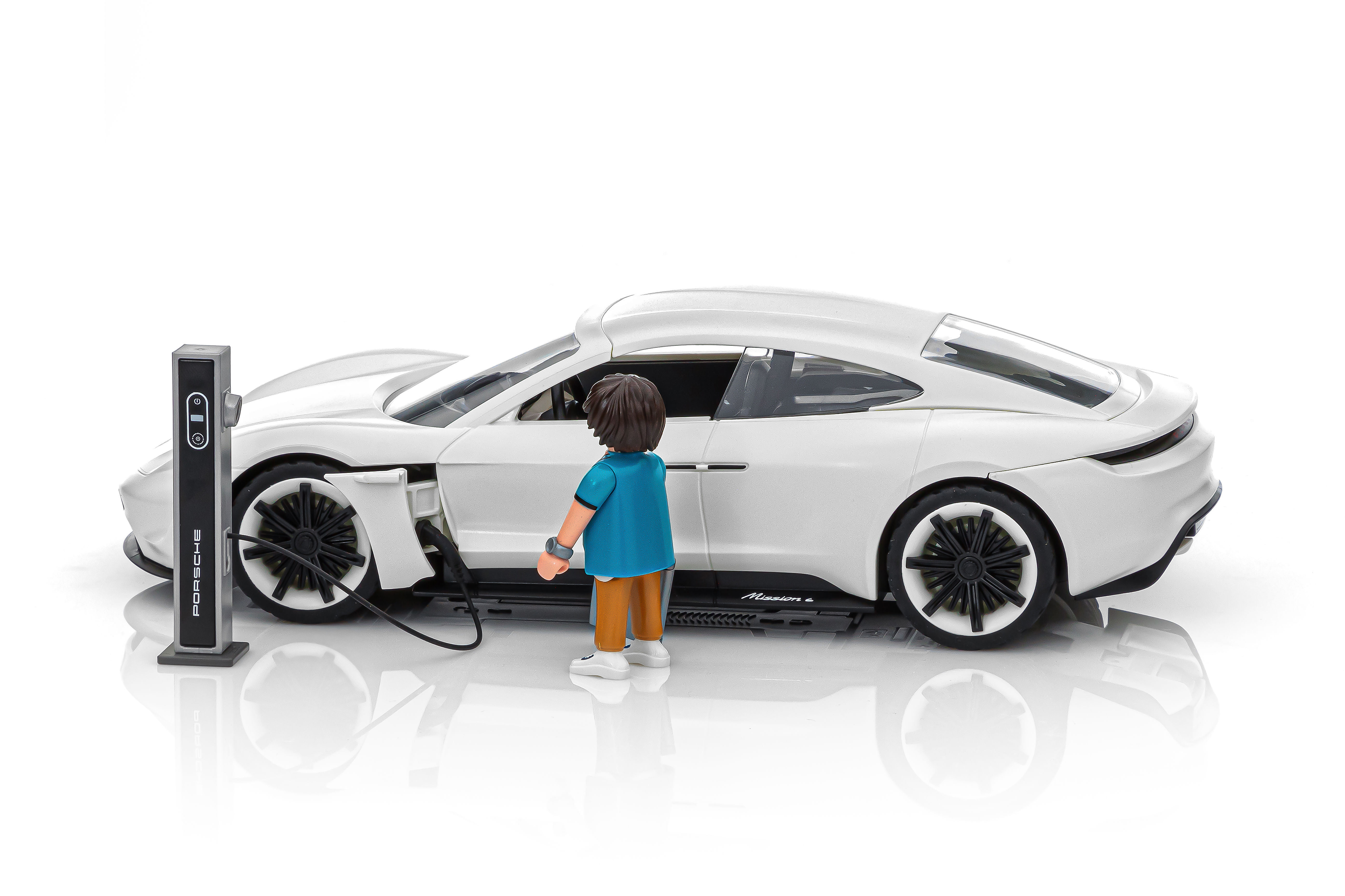 La Porsche électrique fait ses débuts au cinéma dans le film Playmobil