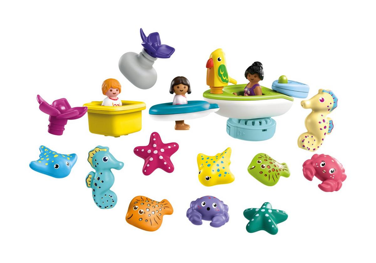 All 25 pieces laid out: the boat, the three figures, the ten sea animals and the sprayers