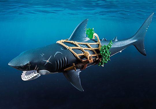 Pirate et requin géant avec mâchoire articulée Pirate et requin géant avec mâchoire articulée