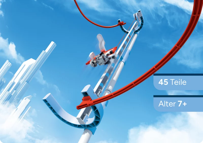 Astronautenfigur fährt mit dem SKY TRAILS Air Lift Modul eine Steilrampe hinauf