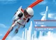 Astronautenfigur auf Strecke mit futuristischem Hintergrund. Astronautenfigur mit Jetpack auf roter Sky Trails Schiene vor futuristischer Skyline ? Konstruktionsspielzeug ab 7 Jahren mit Weltraumthema