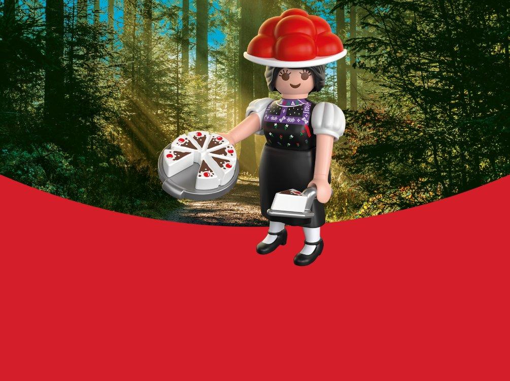 PLAYMOBIL Coffret H&eacute;ritage de la For&ecirc;t-Noire mettant en sc&egrave;ne Schwarzwald Marie en tenue traditionnelle de la For&ecirc;t-Noire avec un g&acirc;teau For&ecirc;t-Noire dans un d&eacute;cor forestier.